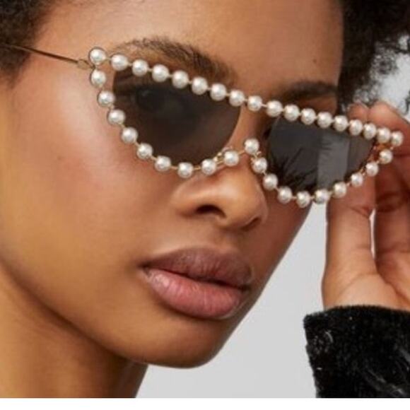 Vintage Cat Eye Sunglasses Trendy 2024 Fashion Rhinestone Clear Shades Bling NEW - Picture 5 of 6